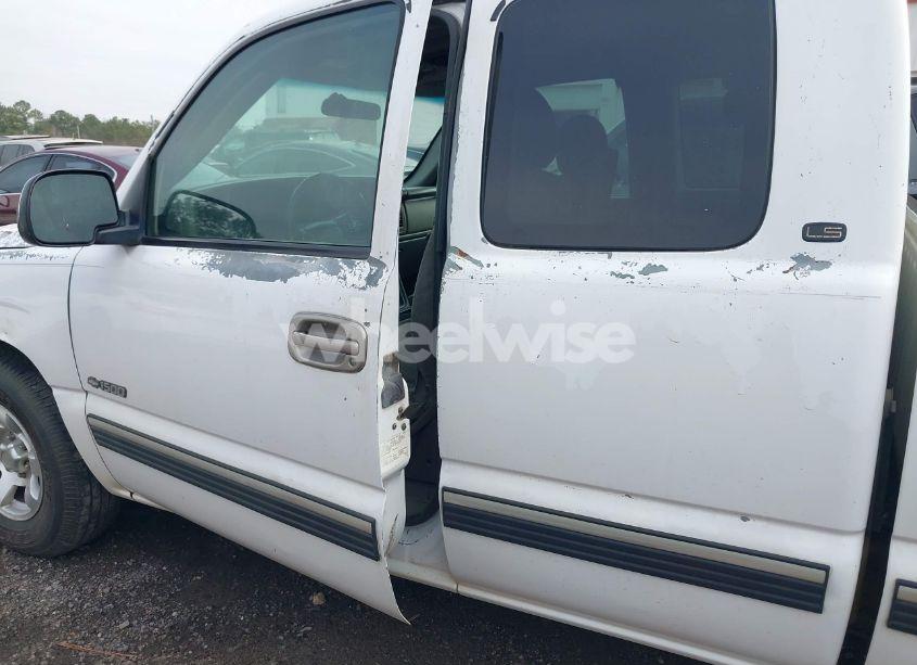Photo 6 of 2000 Chevrolet Silverado 1500 LS (VIN 2GCEC19T6Y1245739)