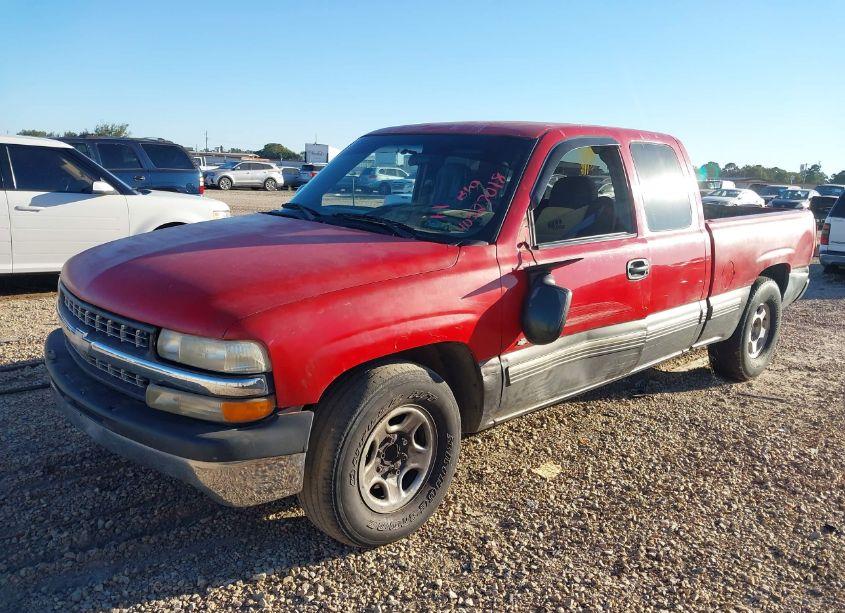 Photo 2 of 2000 Chevrolet Silverado 1500 LS (VIN 2GCEC19T6Y1340947)