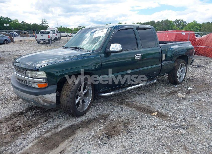 Photo 2 of 2001 Chevrolet Silverado 1500 LS (VIN 2GCEC19T711148913)