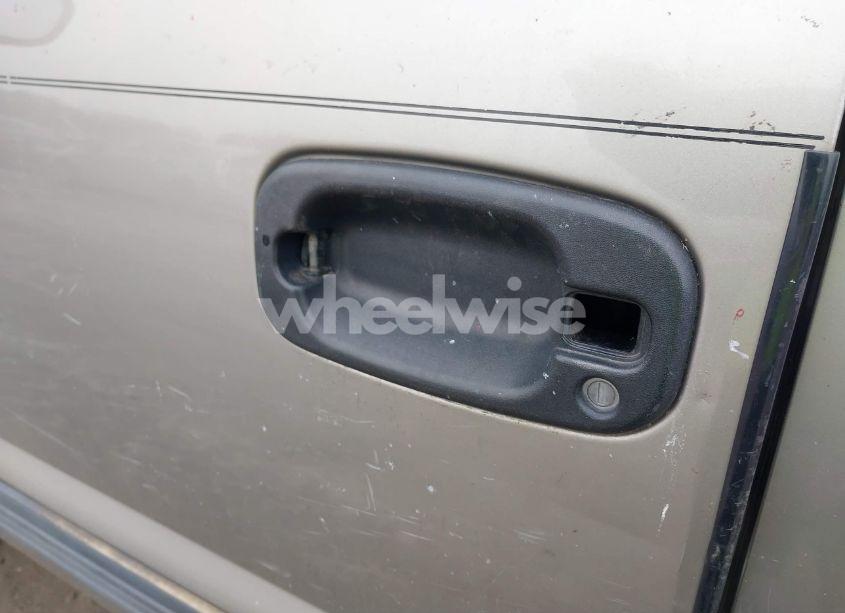 Photo 14 of 2001 Chevrolet Silverado 1500 LS (VIN 2GCEC19T711249322)