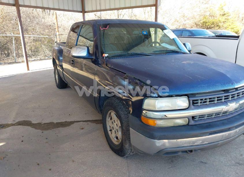 2001 Chevrolet Silverado 1500 LS (VIN 2GCEC19T711274379) main photo