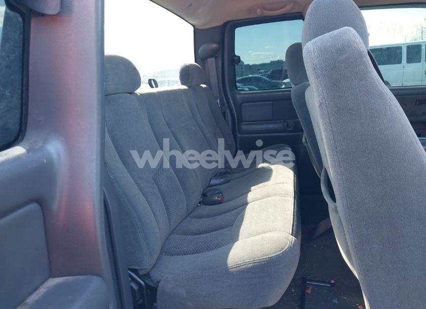 Photo 8 of 2003 Chevrolet Silverado 1500 LS (VIN 2GCEC19T731369026)