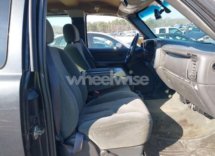 Photo 5 of 2004 Chevrolet Silverado 1500 LS (VIN 2GCEC19T741275293)