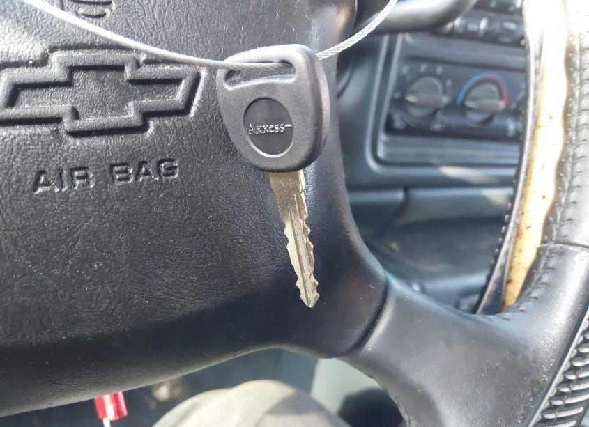 Photo 11 of 2001 Chevrolet Silverado 1500 LS (VIN 2GCEC19T811126788)