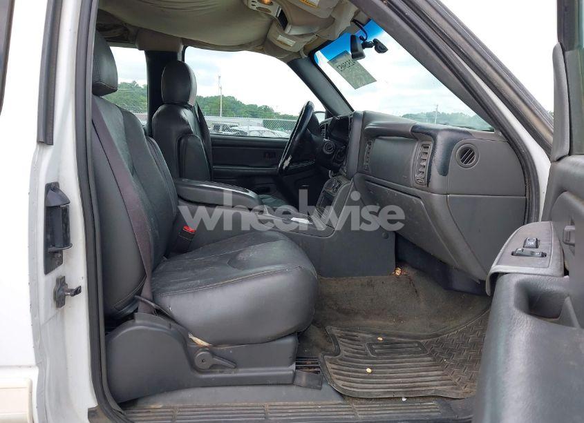 Photo 5 of 2004 Chevrolet Silverado 1500 LS (VIN 2GCEC19T841212350)