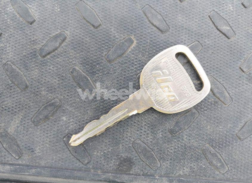 Photo 11 of 2004 Chevrolet Silverado 1500 LS (VIN 2GCEC19T841279868)