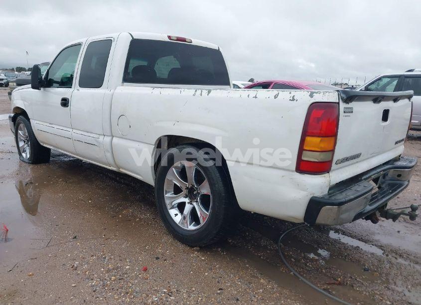 Photo 3 of 2004 Chevrolet Silverado 1500 LS (VIN 2GCEC19T841279868)