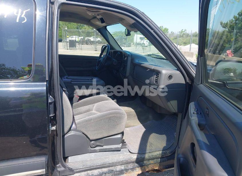 Photo 5 of 2005 Chevrolet Silverado 1500 LS (VIN 2GCEC19T851227917)