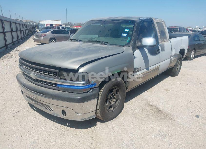 Photo 2 of 2000 Chevrolet Silverado 1500 LT (VIN 2GCEC19T8Y1276958)