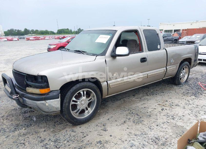 Photo 2 of 2000 Chevrolet Silverado 1500 LS (VIN 2GCEC19T8Y1308033)