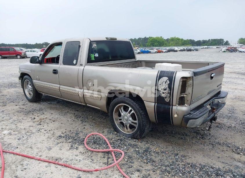 Photo 3 of 2000 Chevrolet Silverado 1500 LS (VIN 2GCEC19T8Y1308033)