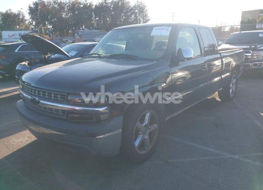 Photo 2 of 2002 Chevrolet Silverado 1500 LS (VIN 2GCEC19T921429290)
