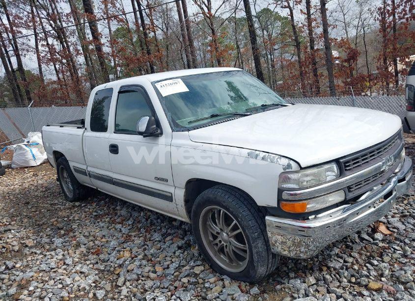 1999 Chevrolet Silverado 1500 LS (VIN 2GCEC19T9X1256894) main photo