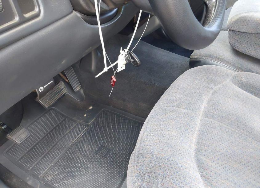 Photo 11 of 1999 Chevrolet Silverado 1500 LS (VIN 2GCEC19T9X1299003)