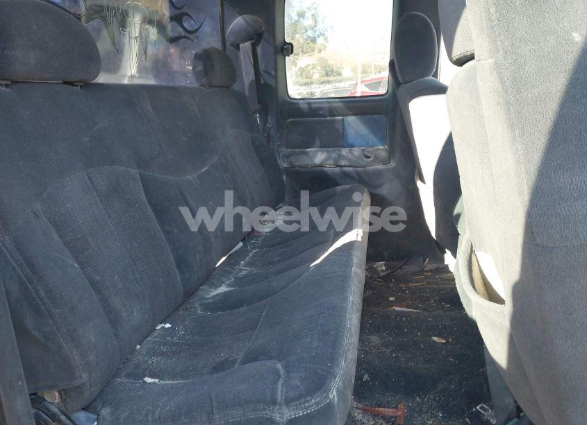 Photo 8 of 2000 Chevrolet Silverado 1500 LS (VIN 2GCEC19T9Y1186623)