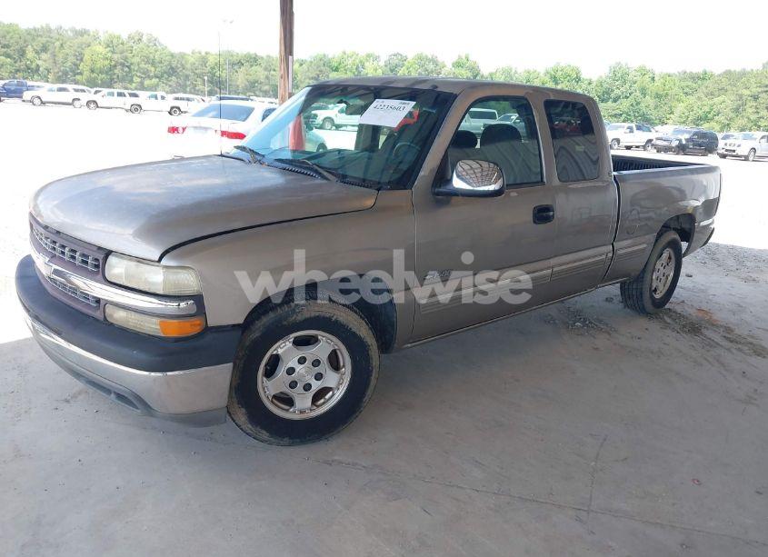 Photo 2 of 2000 Chevrolet Silverado 1500 LS (VIN 2GCEC19T9Y1332485)