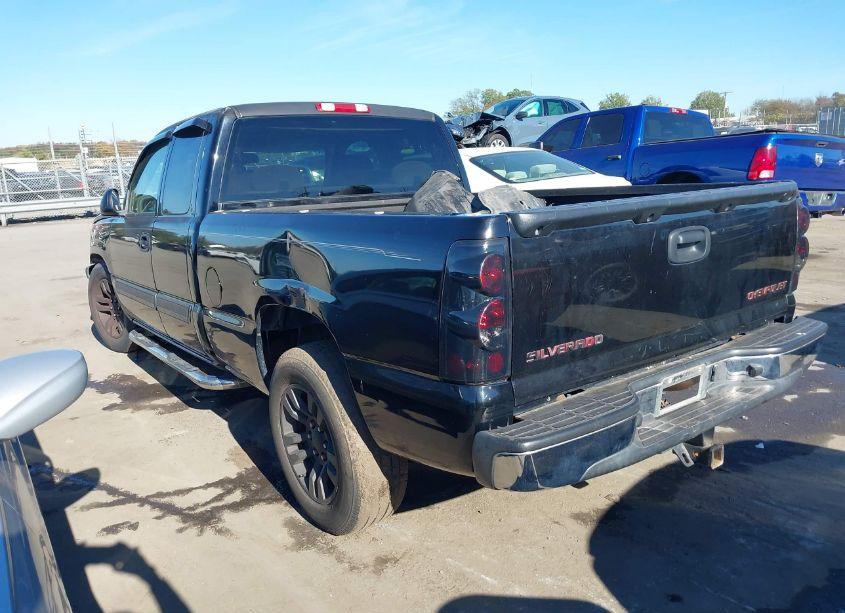 Photo 3 of 2004 Chevrolet Silverado 1500 LS (VIN 2GCEC19TX41155455)