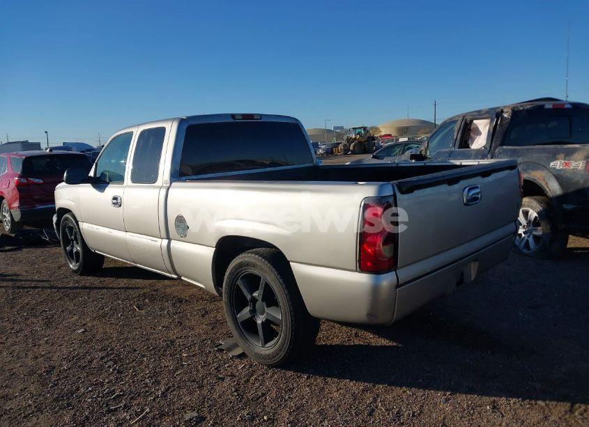 Photo 3 of 2004 Chevrolet Silverado 1500 LS (VIN 2GCEC19TX41167816)