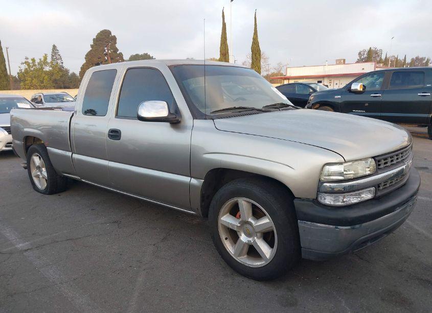 1999 Chevrolet Silverado 1500 LS (VIN 2GCEC19TXX1253440) main photo