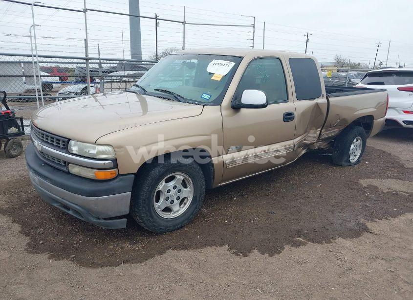 Photo 2 of 2000 Chevrolet Silverado 1500 LS (VIN 2GCEC19TXY1201498)
