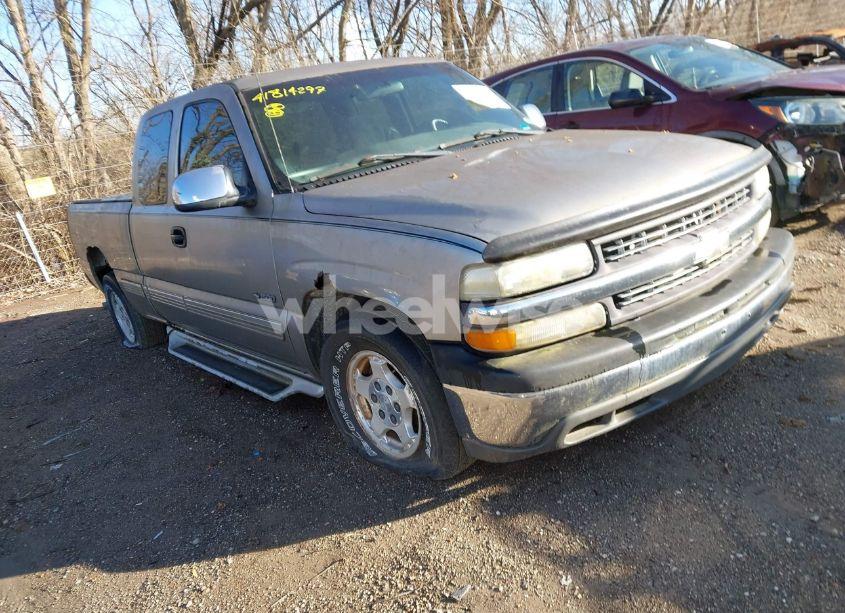 2000 Chevrolet Silverado 1500 LS (VIN 2GCEC19TXY1399466) main photo