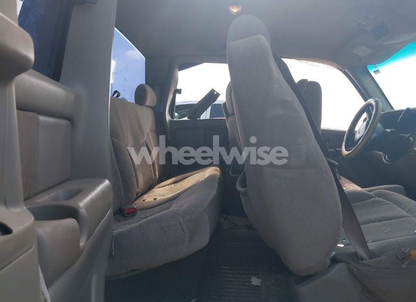 Photo 8 of 2001 Chevrolet Silverado 1500 LS (VIN 2GCEC19V011235733)