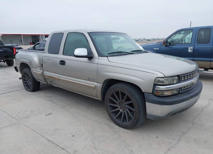2002 Chevrolet Silverado 1500 LS (VIN 2GCEC19V021123533) main photo