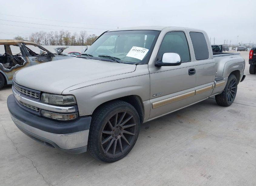 Photo 2 of 2002 Chevrolet Silverado 1500 LS (VIN 2GCEC19V021123533)