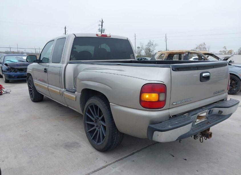 Photo 3 of 2002 Chevrolet Silverado 1500 LS (VIN 2GCEC19V021123533)