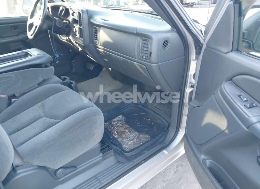 Photo 5 of 2005 Chevrolet Silverado 1500 LS (VIN 2GCEC19V051163969)