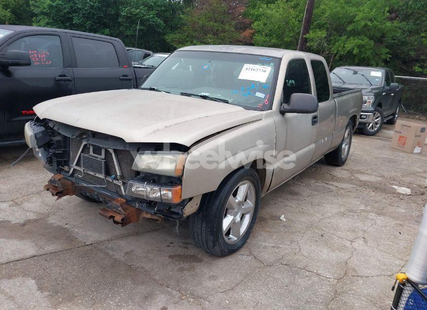 Photo 2 of 2000 Chevrolet Silverado 1500 LS (VIN 2GCEC19V0Y1173664)