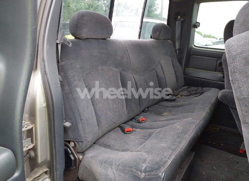 Photo 8 of 2000 Chevrolet Silverado 1500 LS (VIN 2GCEC19V0Y1173664)