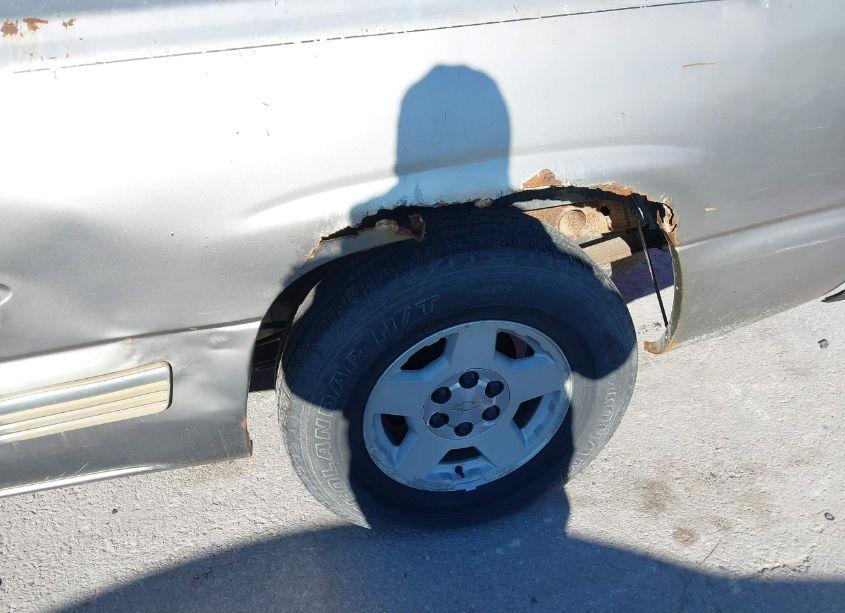 Photo 13 of 2001 Chevrolet Silverado 1500 LS (VIN 2GCEC19V111192732)