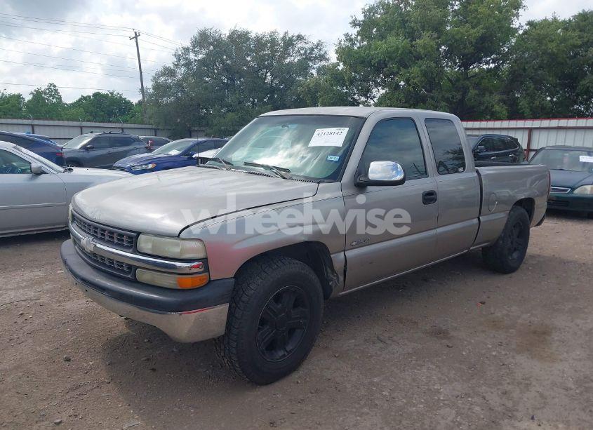 Photo 2 of 2002 Chevrolet Silverado 1500 LS (VIN 2GCEC19V121316306)
