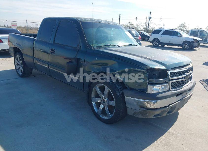2004 Chevrolet Silverado 1500 LS (VIN 2GCEC19V241233051) main photo