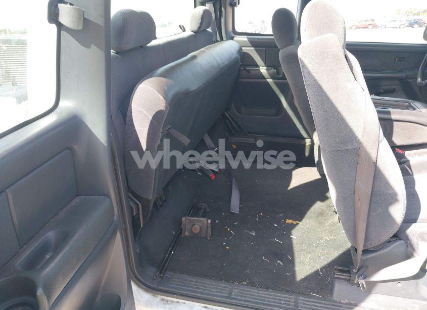 Photo 8 of 2002 Chevrolet Silverado 1500 LS (VIN 2GCEC19V321208303)