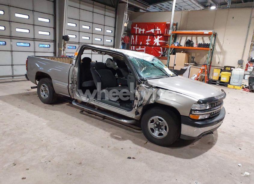 2002 Chevrolet Silverado 1500 LS (VIN 2GCEC19V321300382) main photo