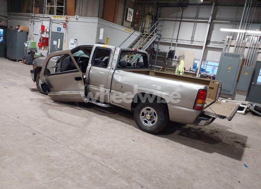 Photo 3 of 2002 Chevrolet Silverado 1500 LS (VIN 2GCEC19V321300382)