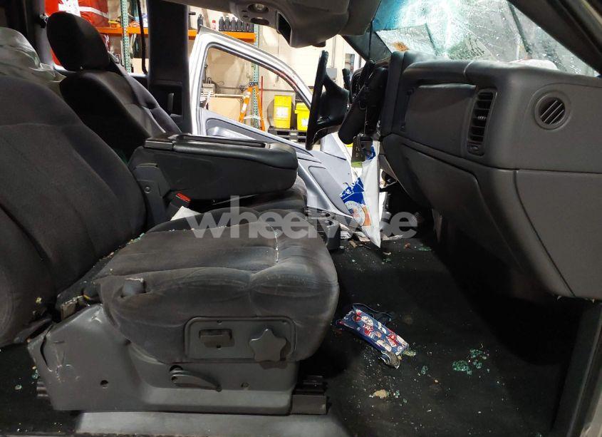 Photo 5 of 2002 Chevrolet Silverado 1500 LS (VIN 2GCEC19V321300382)