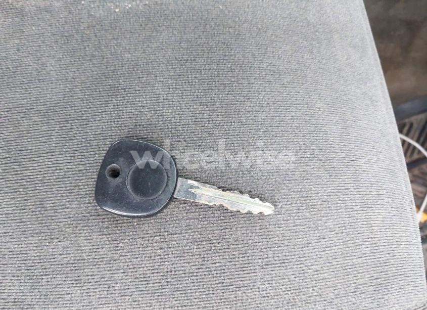 Photo 11 of 2004 Chevrolet Silverado 1500 LS (VIN 2GCEC19V341103859)