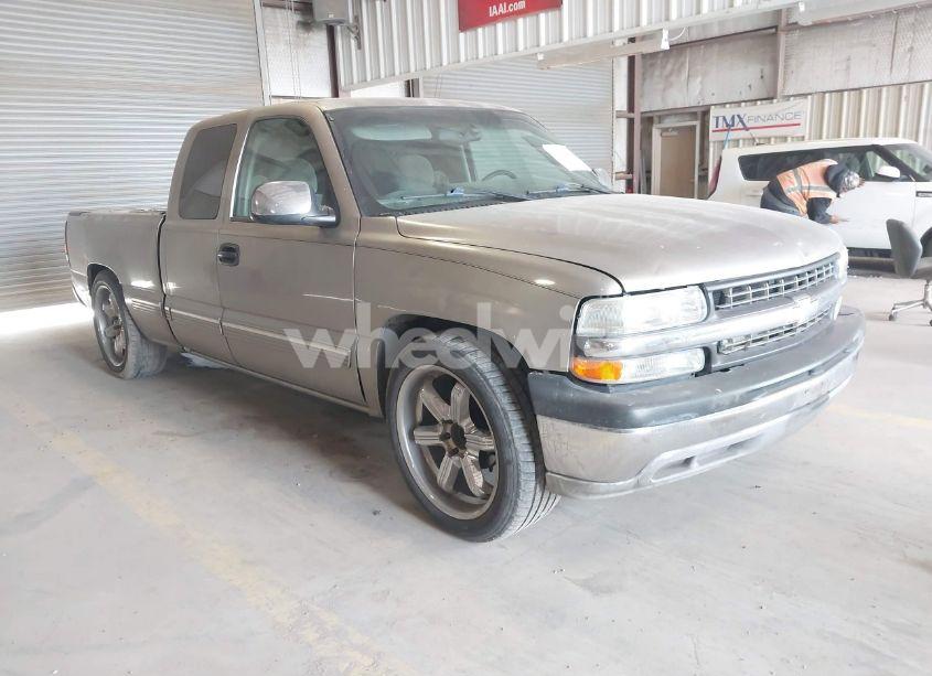 2000 Chevrolet Silverado 1500 LS (VIN 2GCEC19V4Y1308080) main photo