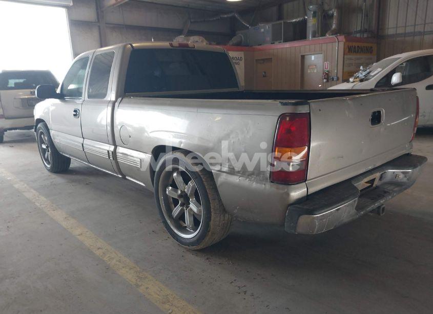 Photo 3 of 2000 Chevrolet Silverado 1500 LS (VIN 2GCEC19V4Y1308080)