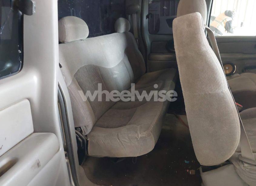 Photo 8 of 2000 Chevrolet Silverado 1500 LS (VIN 2GCEC19V4Y1308080)