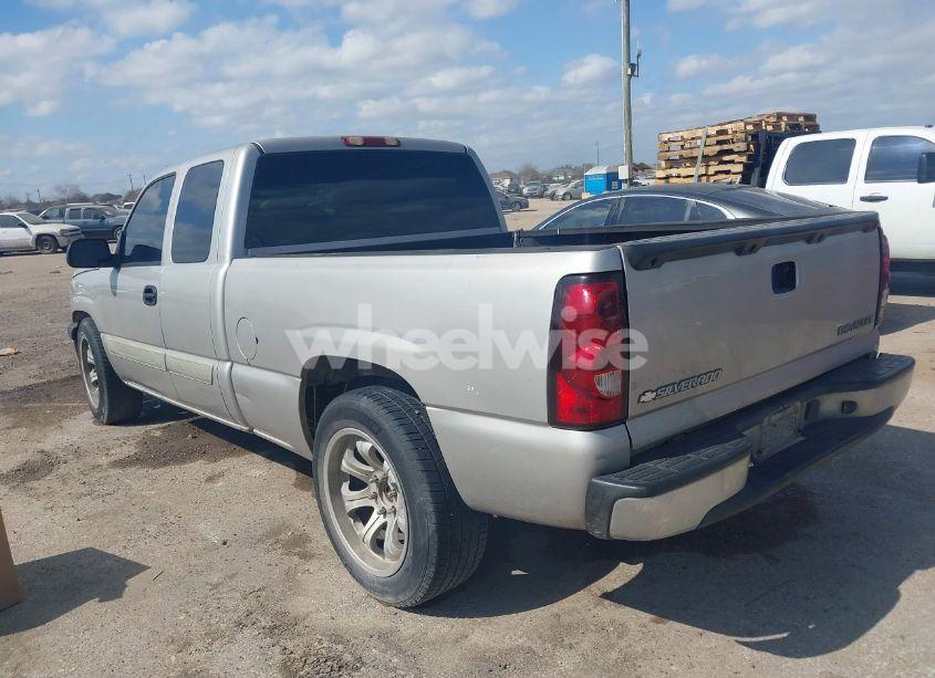 Photo 3 of 2004 Chevrolet Silverado 1500 LS (VIN 2GCEC19V541228703)