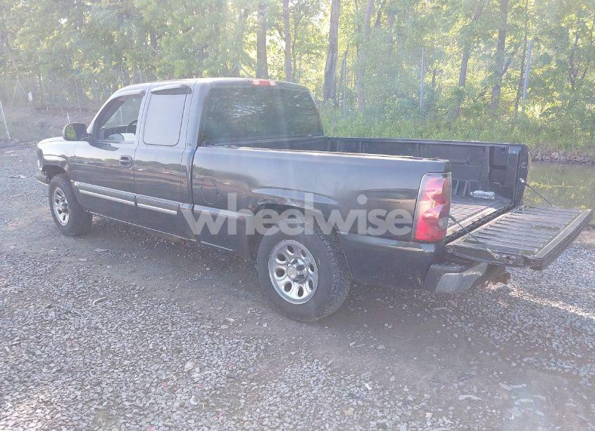 Photo 3 of 2005 Chevrolet Silverado 1500 LS (VIN 2GCEC19V551250024)