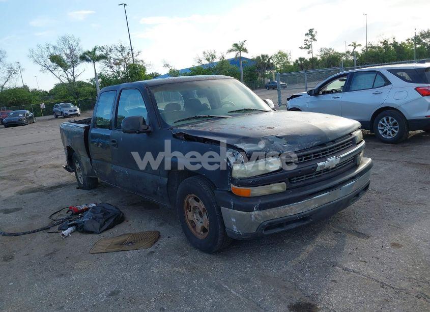 1999 Chevrolet Silverado 1500 LS (VIN 2GCEC19V5X1231797) main photo