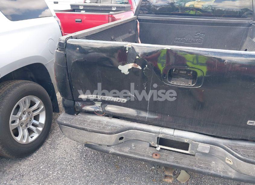 Photo 6 of 2000 Chevrolet Silverado 1500 LS (VIN 2GCEC19V6Y1302734)