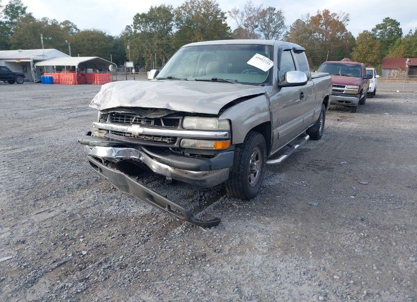 Photo 2 of 2000 Chevrolet Silverado 1500 LS (VIN 2GCEC19V6Y1325558)