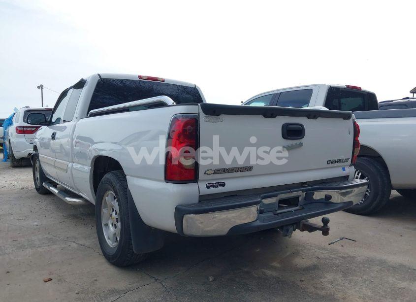Photo 3 of 2005 Chevrolet Silverado 1500 LS (VIN 2GCEC19V751253300)