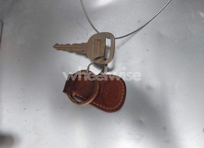 Photo 11 of 2001 Chevrolet Silverado 1500 (VIN 2GCEC19V811348670)